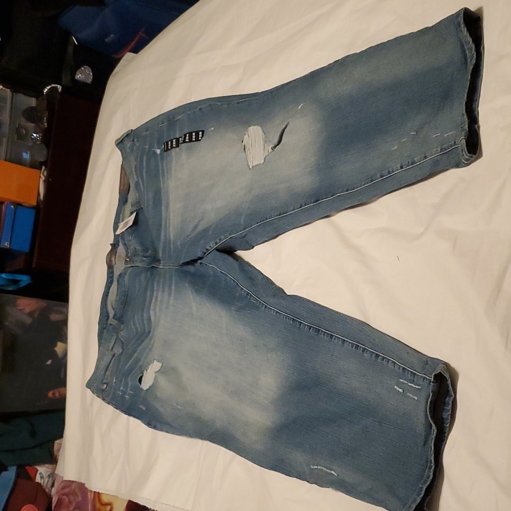 NWT Torrid Distressed Boyfriend Straight Leg Mid-rise Jean size 28 regular fit